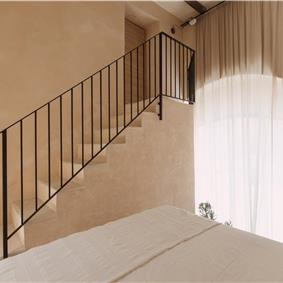 3 bedroom villa with heated pool in Noto, sleeps 6